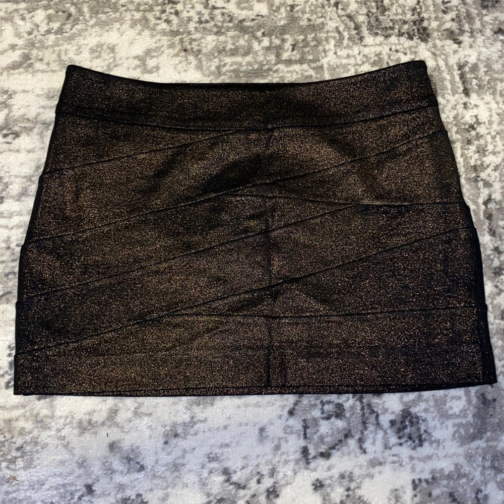 Lightly Used! EXPRESS! SKIRT! Size 2! Black/Gold!